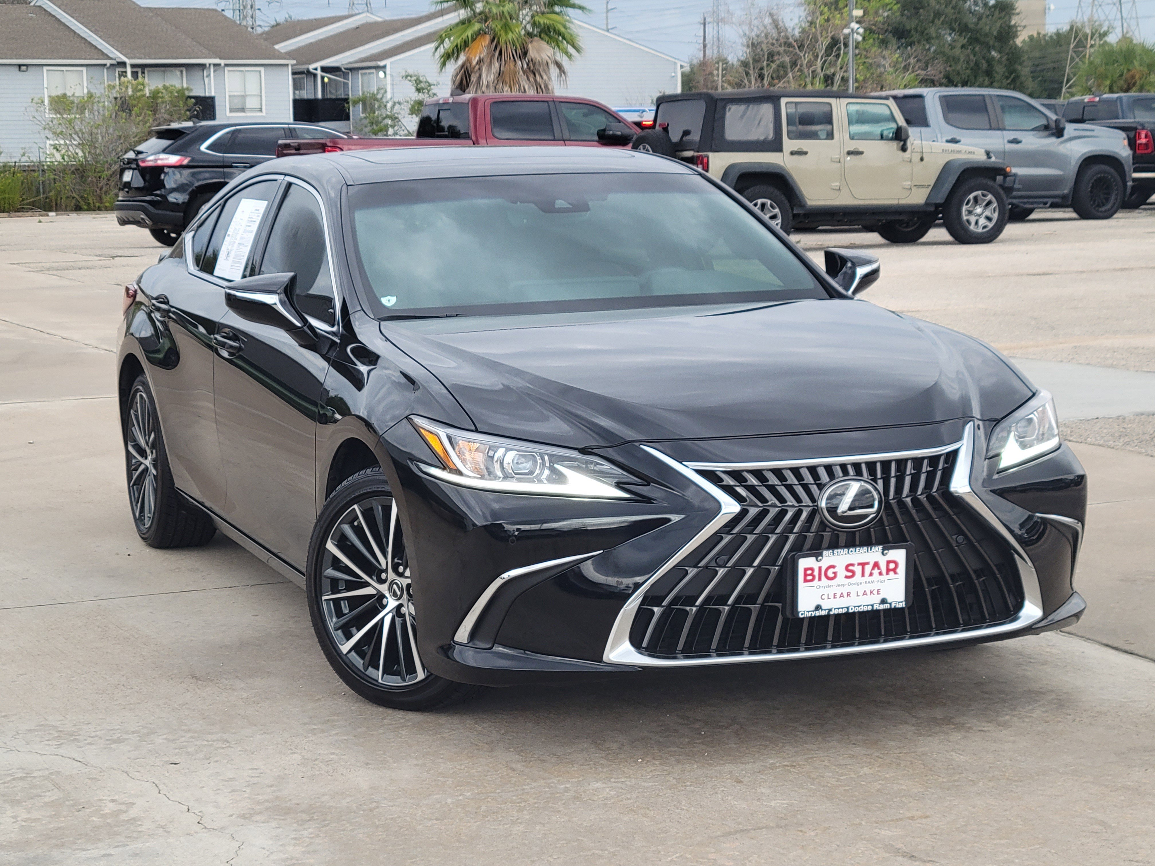 Used 2025 Lexus ES 300h 4DR FWD image 2