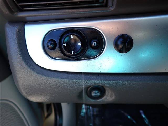 Used 2005 Chrysler Sebring Touring FWD image 11
