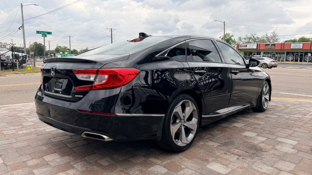 Used 2018 Honda Accord Touring image 12