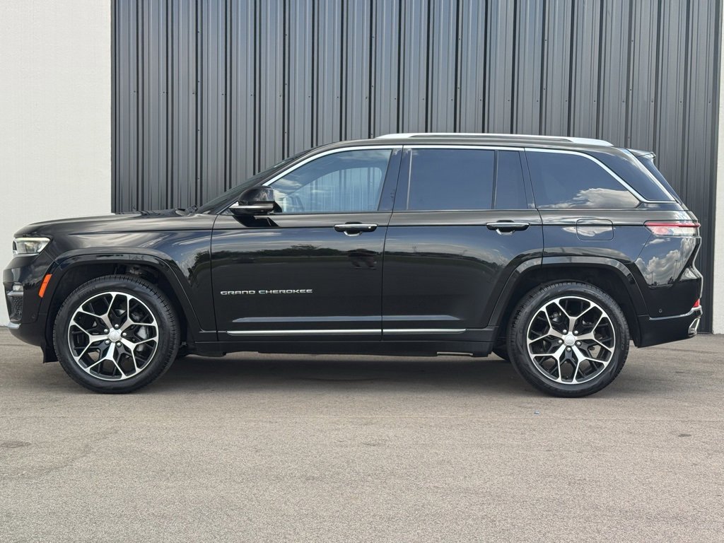 Used 2022 Jeep Grand Cherokee Summit image 2