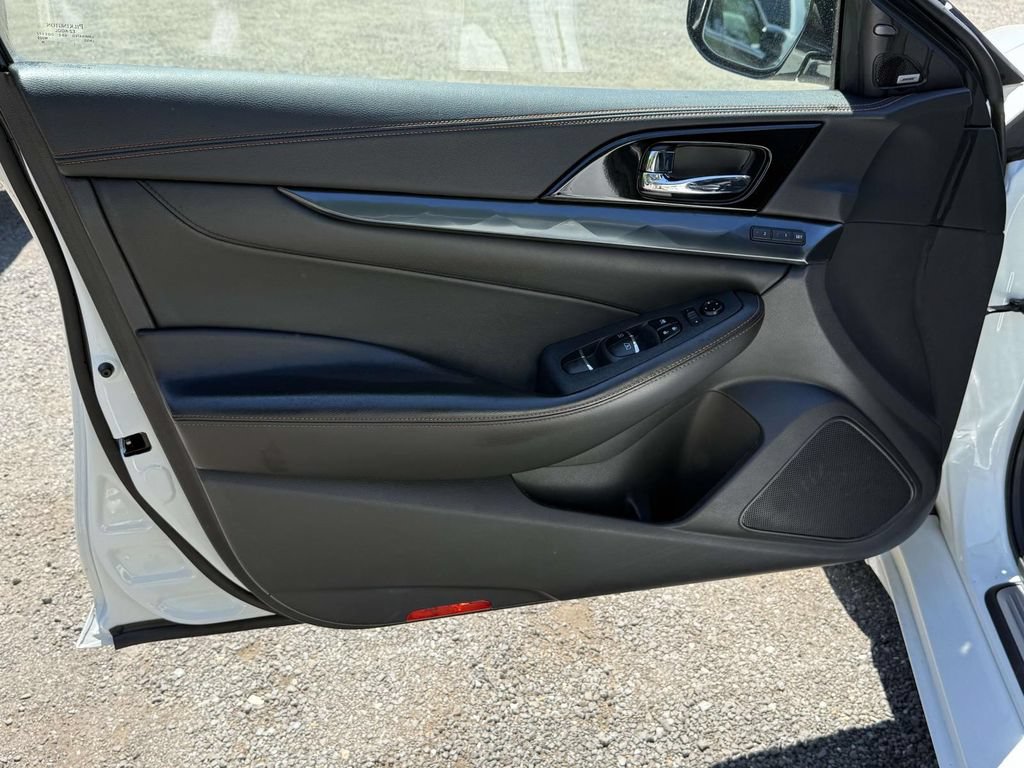 Used 2022 Nissan Maxima SR w/ Sport Mat Group FWD image 23