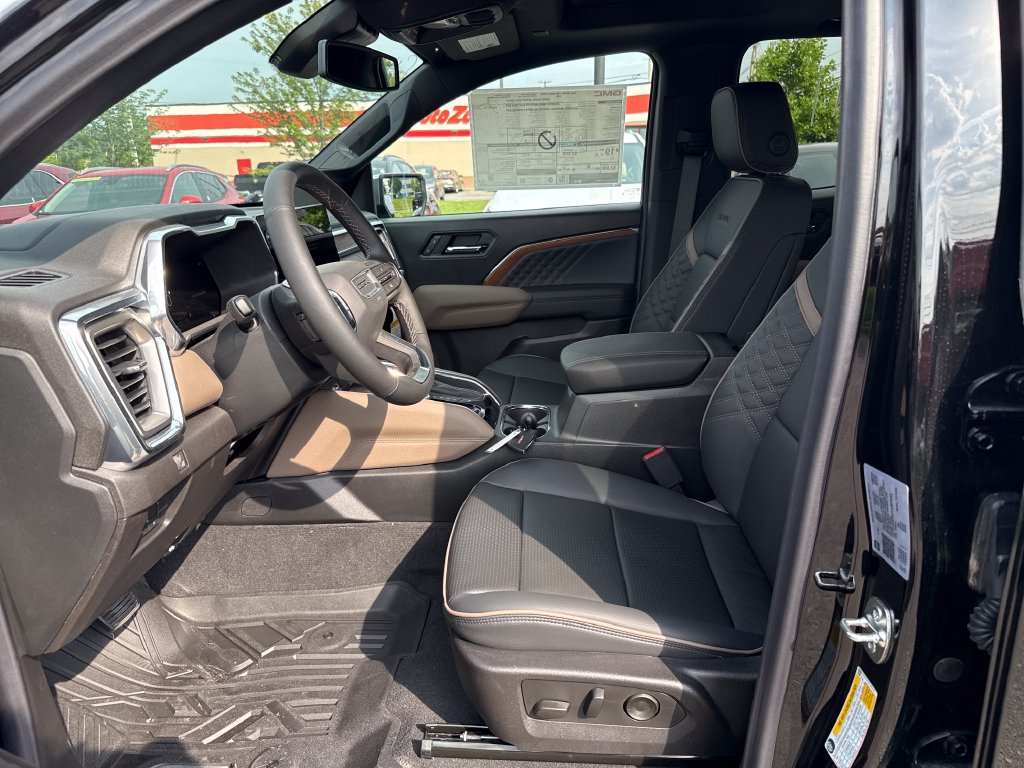 New 2026 GMC Canyon Denali w/ LPO, Denali Black Edition AWD/4WD image 13