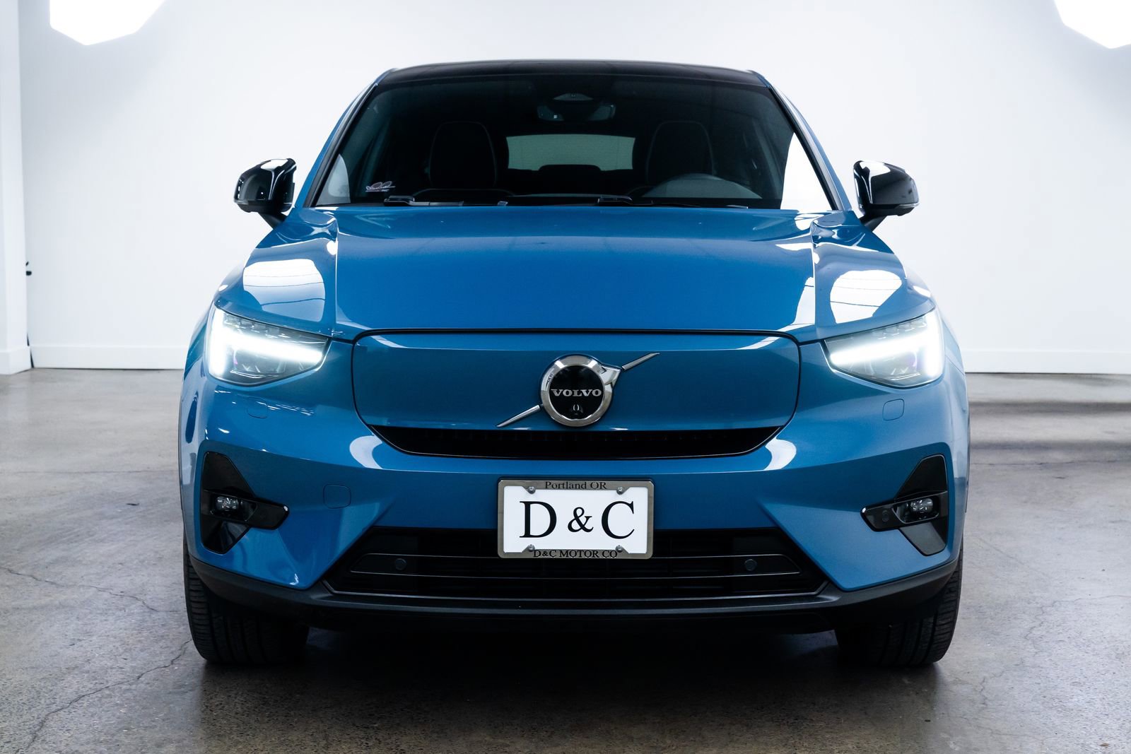 Used 2023 Volvo C40 P8 Recharge Ultimate image 2