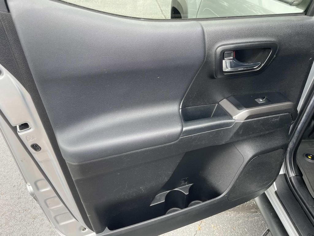 Used 2022 Toyota Tacoma TRD Off-Road w/ TRD Premium Off Road Package image 14