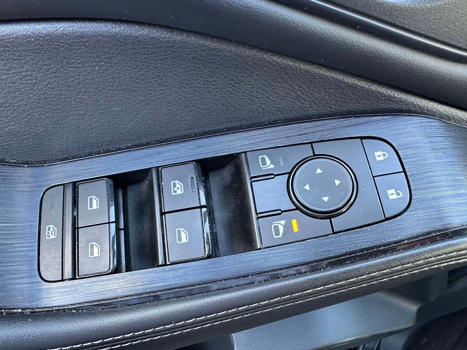 Used 2023 Nissan Rogue SV w/ SV Premium Package AWD/4WD image 18