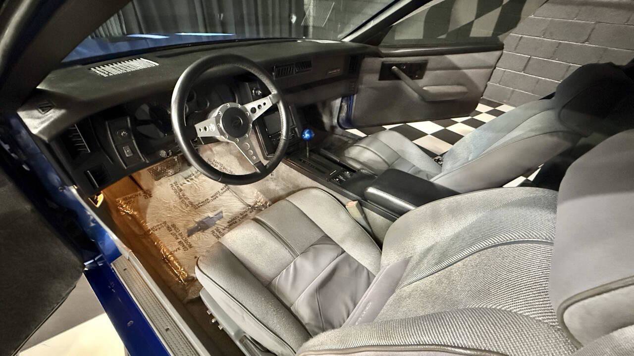 Used 1989 Chevrolet Camaro IROC-Z image 2
