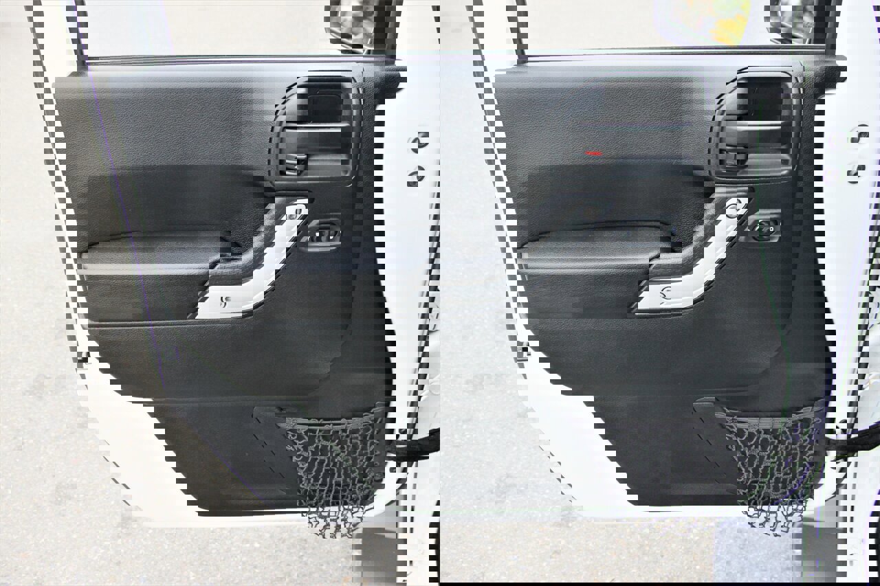 Used 2018 Jeep Wrangler Unlimited Sahara w/ Connectivity Group image 21