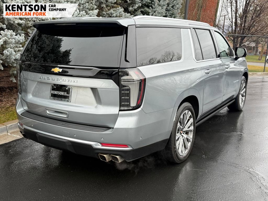 Used 2025 Chevrolet Suburban High Country image 9
