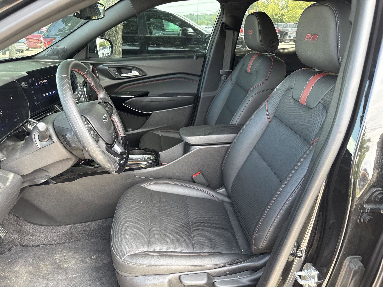 Used 2025 Chevrolet Trax RS w/ Sunroof Package image 10