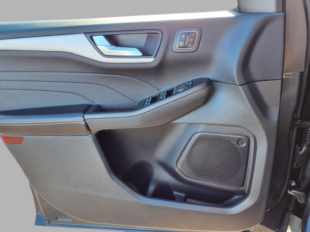 Used 2022 Ford Escape SEL w/ Technology Package image 16