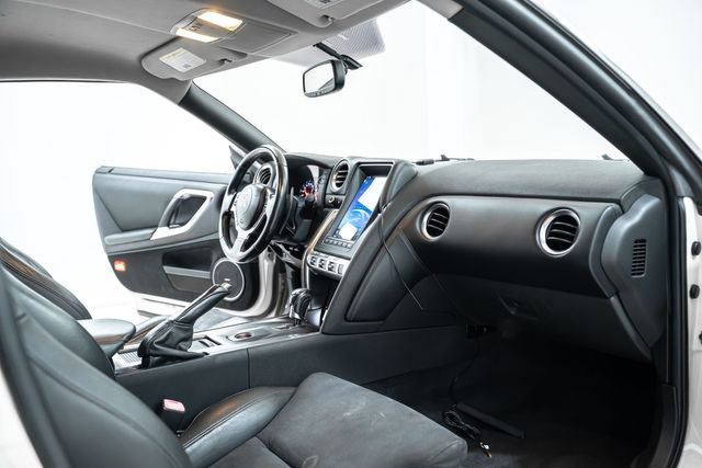 Used 2009 Nissan GT-R Premium image 22