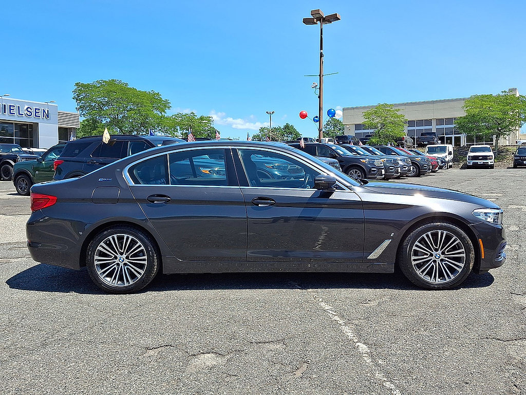 Used 2019 BMW 530e xDrive w/ Convenience Package AWD/4WD image 32