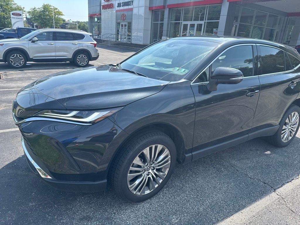 Used 2023 Toyota Venza Limited AWD/4WD image 2