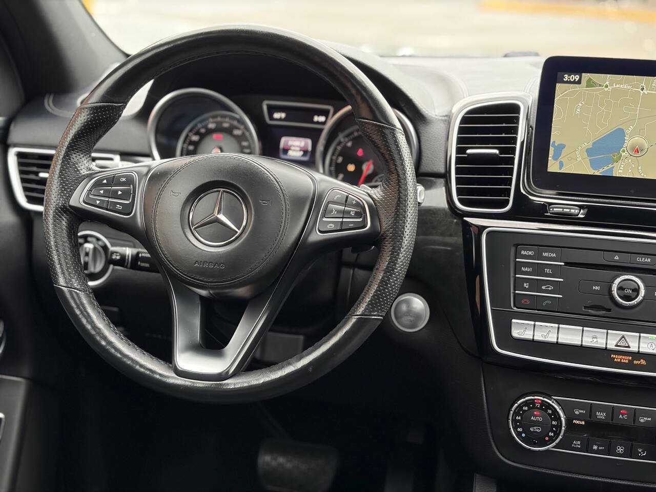 Used 2017 Mercedes-Benz GLS 550 4MATIC image 26