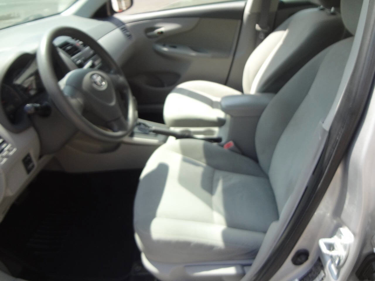 Used 2009 Toyota Corolla LE FWD image 9