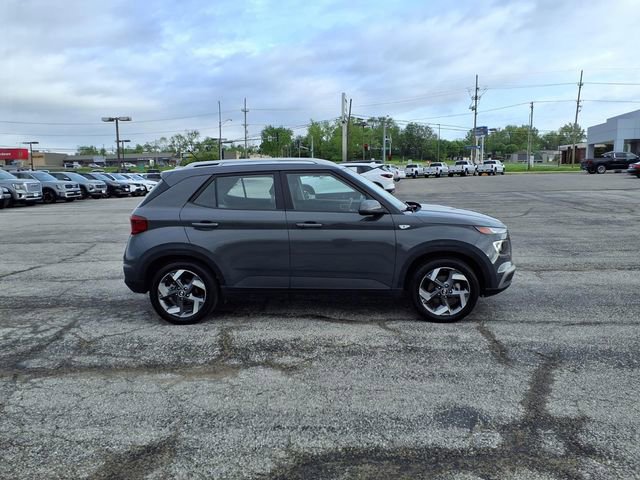 Used 2025 Hyundai Venue SEL FWD image 16