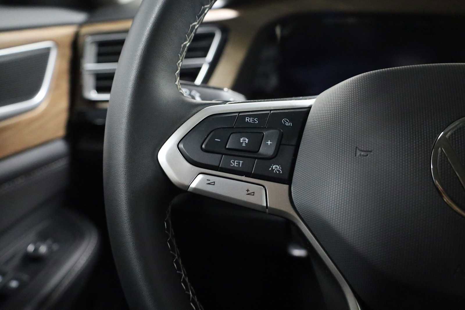 Used 2024 Volkswagen Atlas SE image 24