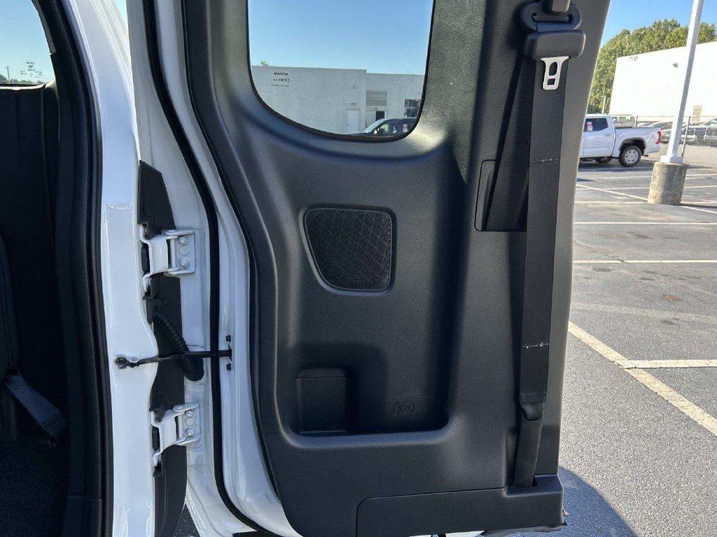 Used 2024 Nissan Frontier SV RWD image 13