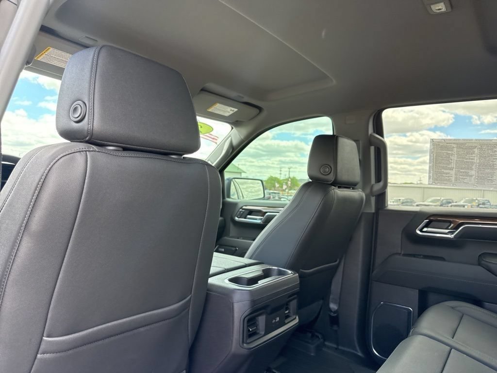 Used 2024 Chevrolet Silverado 1500 LT Trail Boss w/ LT Trail Boss Premium Package AWD/4WD image 51