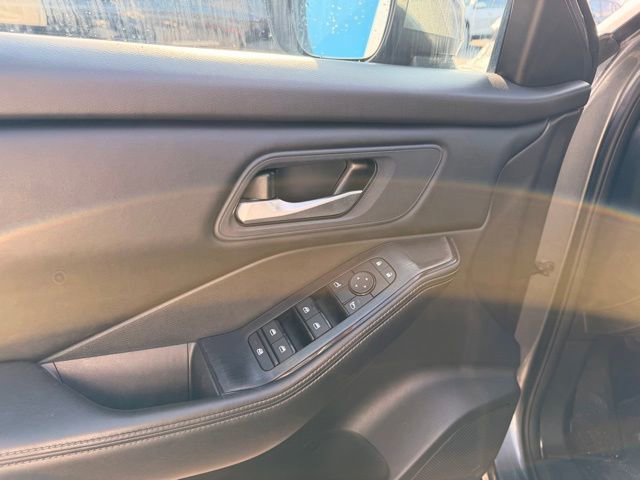 Used 2024 Nissan Rogue SV image 13