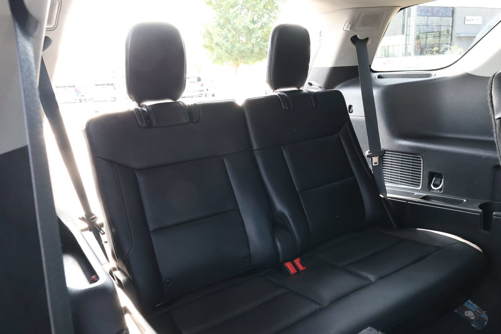 Used 2023 Ford Explorer Limited AWD/4WD image 34