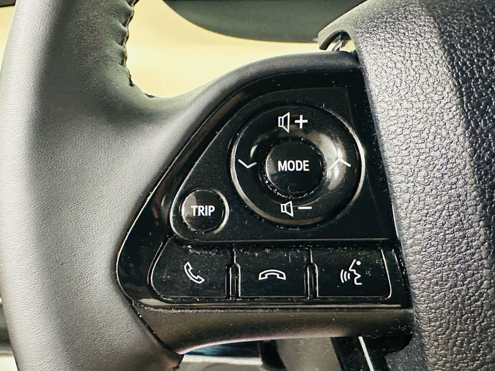 Used 2020 Toyota Prius XLE AWD/4WD image 14