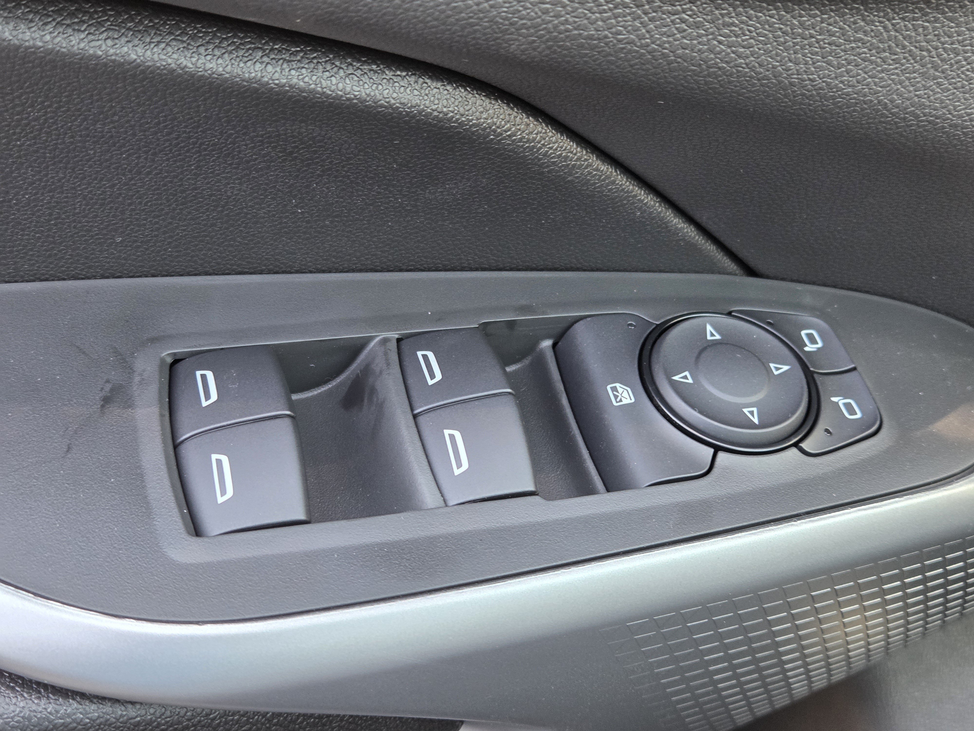New 2026 Chevrolet Trax LS w/ LS Convenience Package FWD image 18