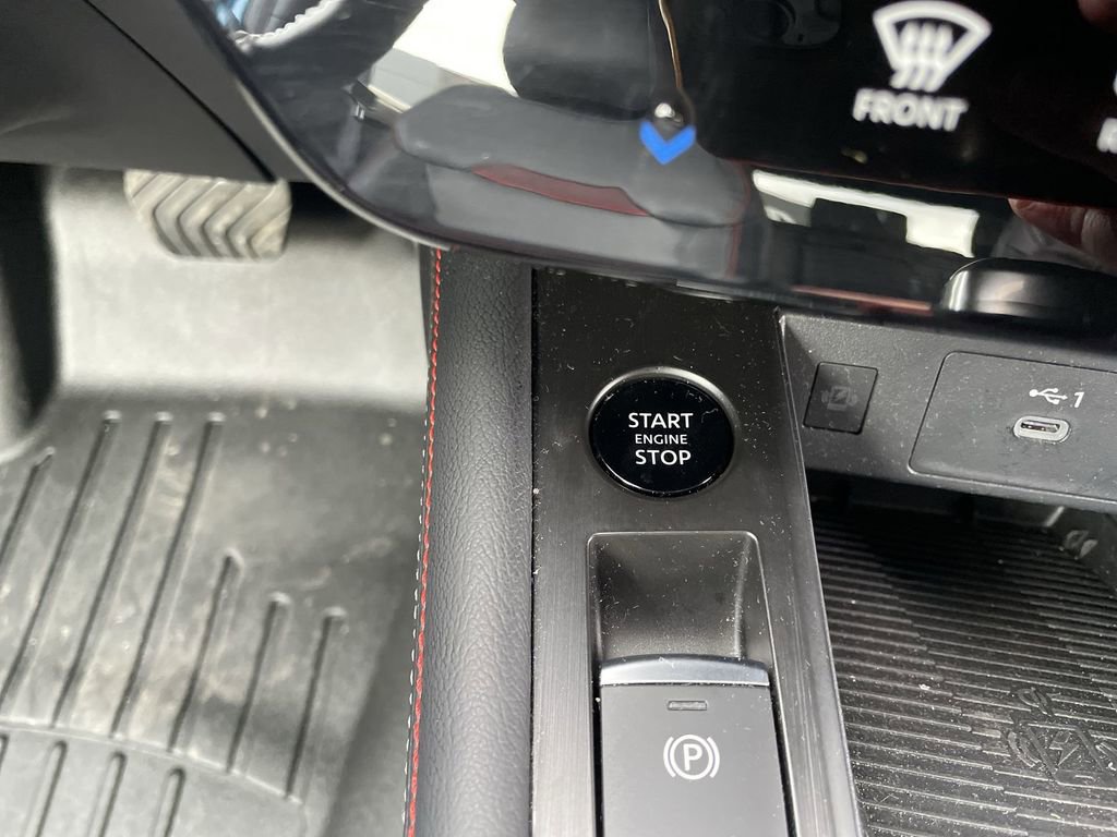 Used 2025 Nissan Kicks SR image 24