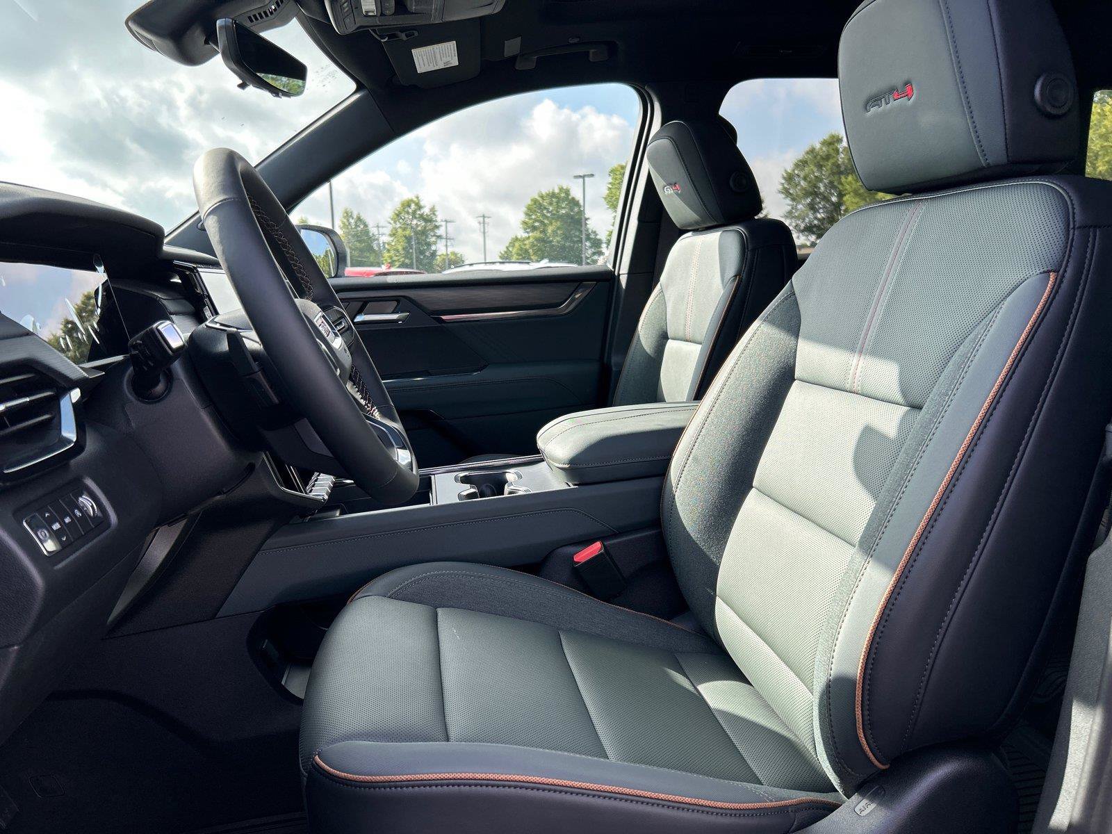 New 2026 GMC Acadia AT4 w/ Luxury Package AWD/4WD image 18