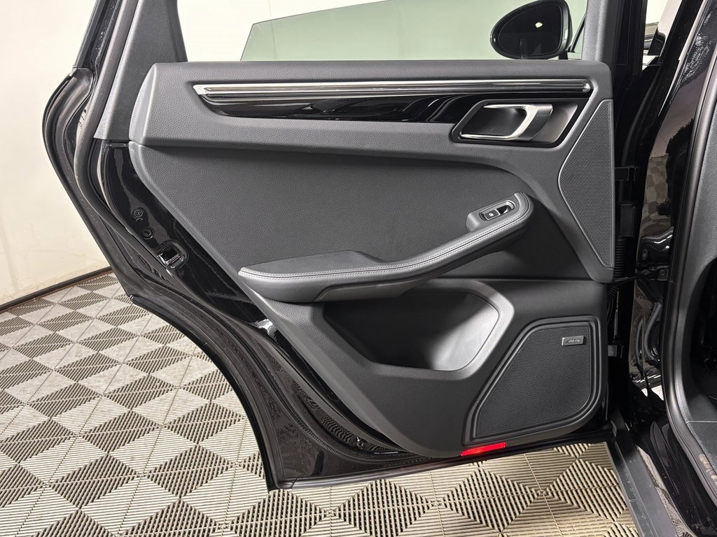 New 2026 Porsche Macan Turbo image 33