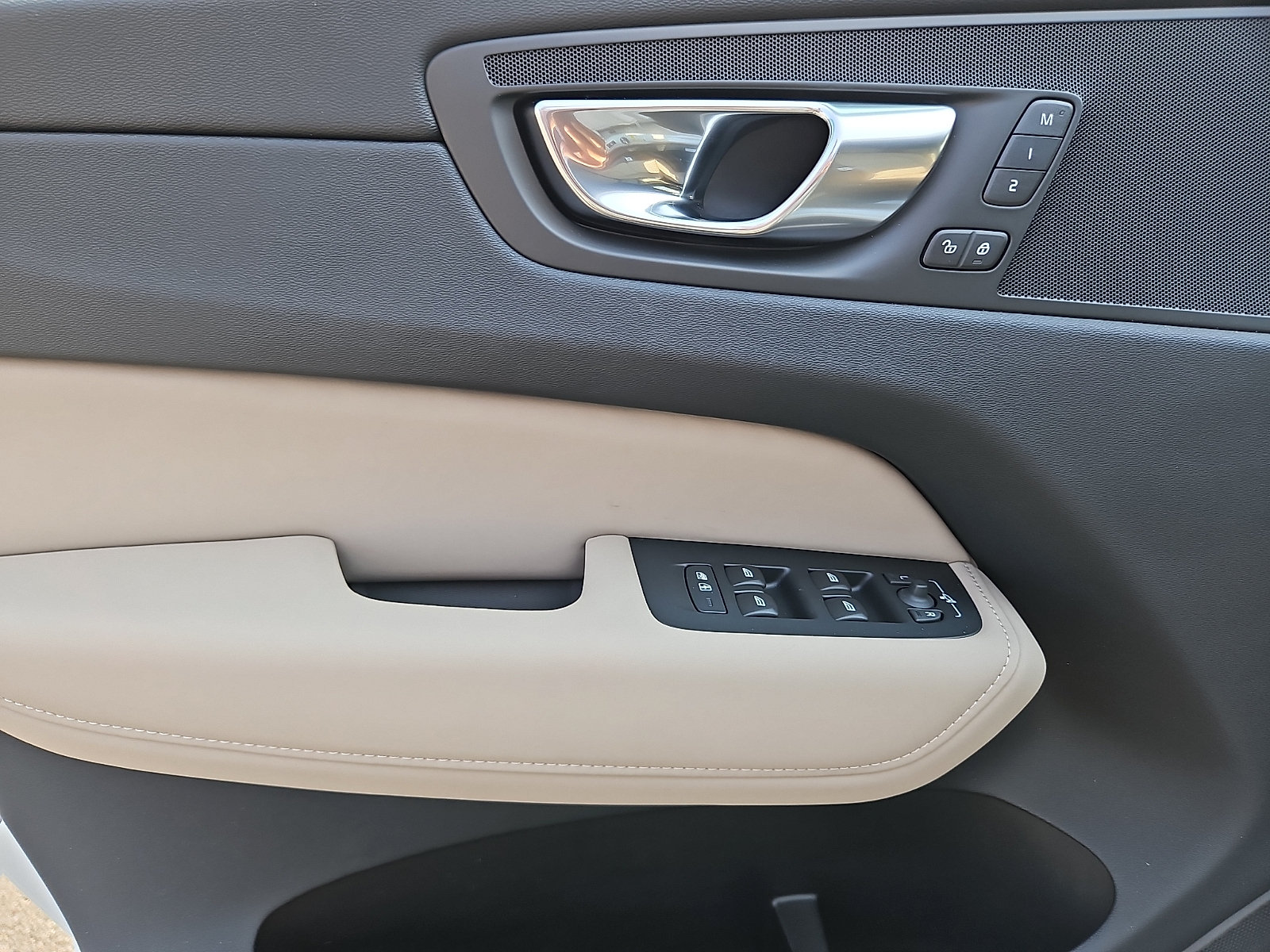 New 2026 Volvo XC60 B5 Plus w/ Climate Package AWD/4WD image 10