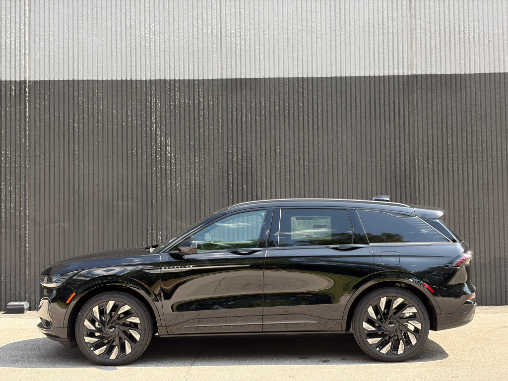 New 2026 Lincoln Nautilus Reserve w/ Jet Appearance Package AWD/4WD image 4