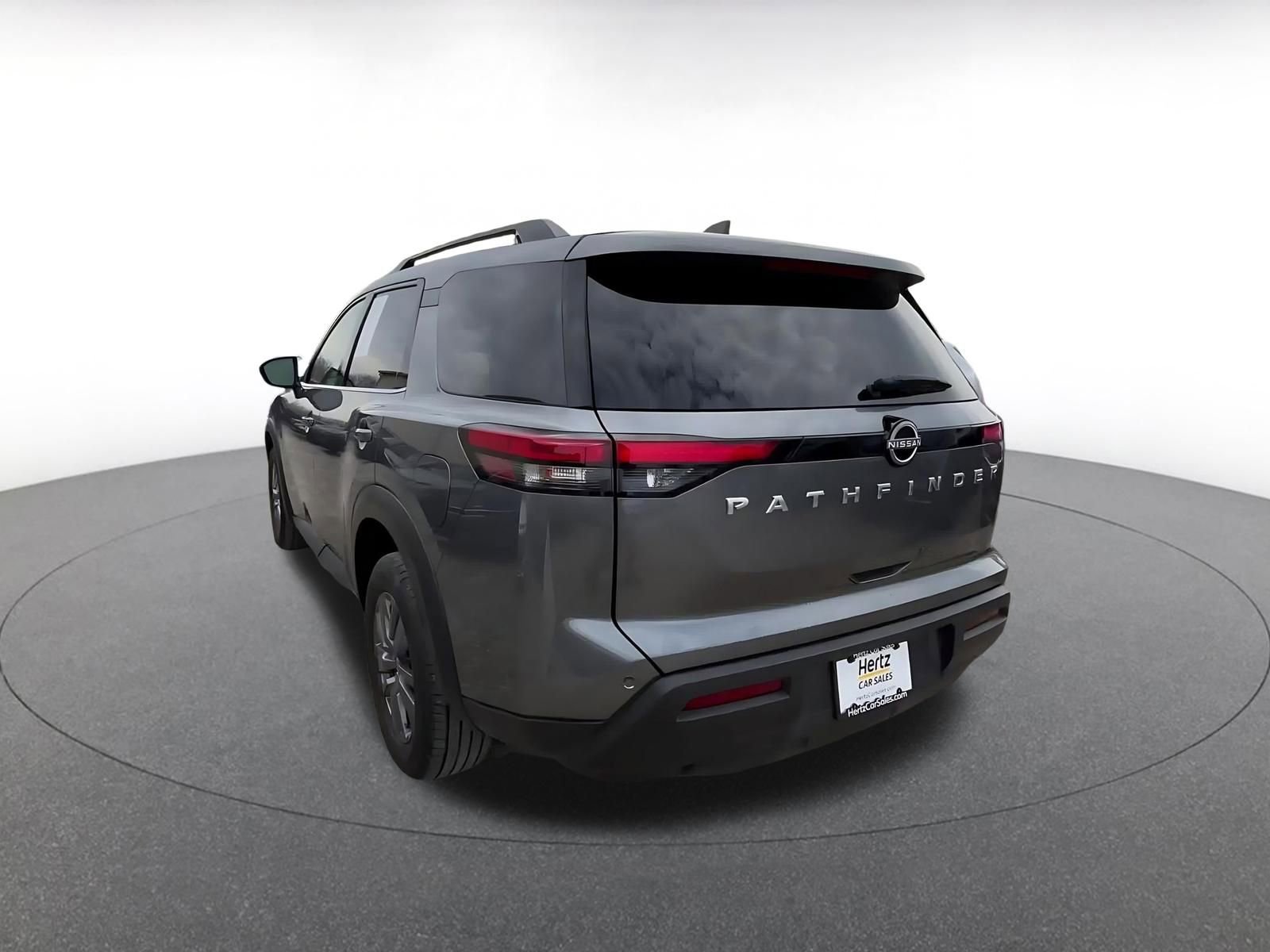 Used 2025 Nissan Pathfinder SV image 11