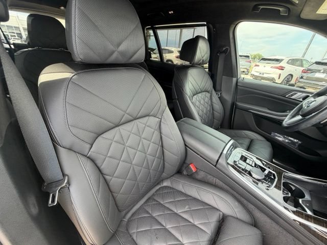 Used 2024 BMW X7 xDrive40i w/ M Sport Package AWD/4WD image 39