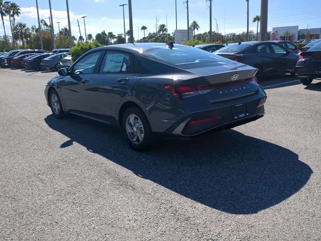 New 2026 Hyundai Elantra SE FWD image 3