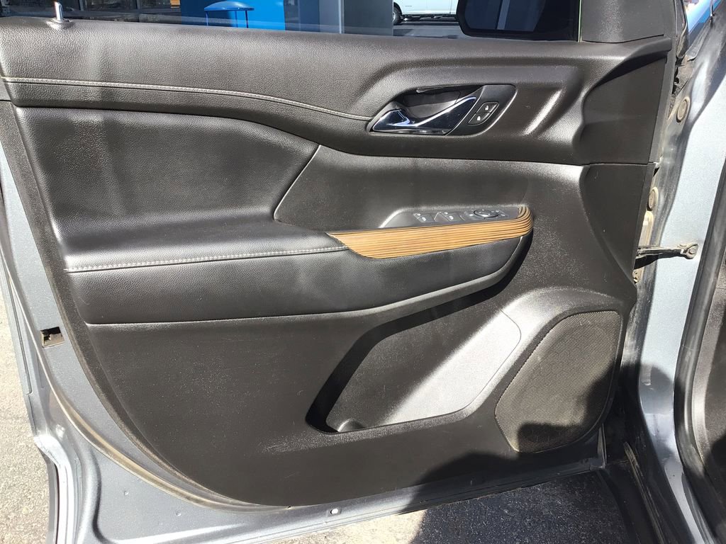 Used 2021 GMC Acadia SLE image 11