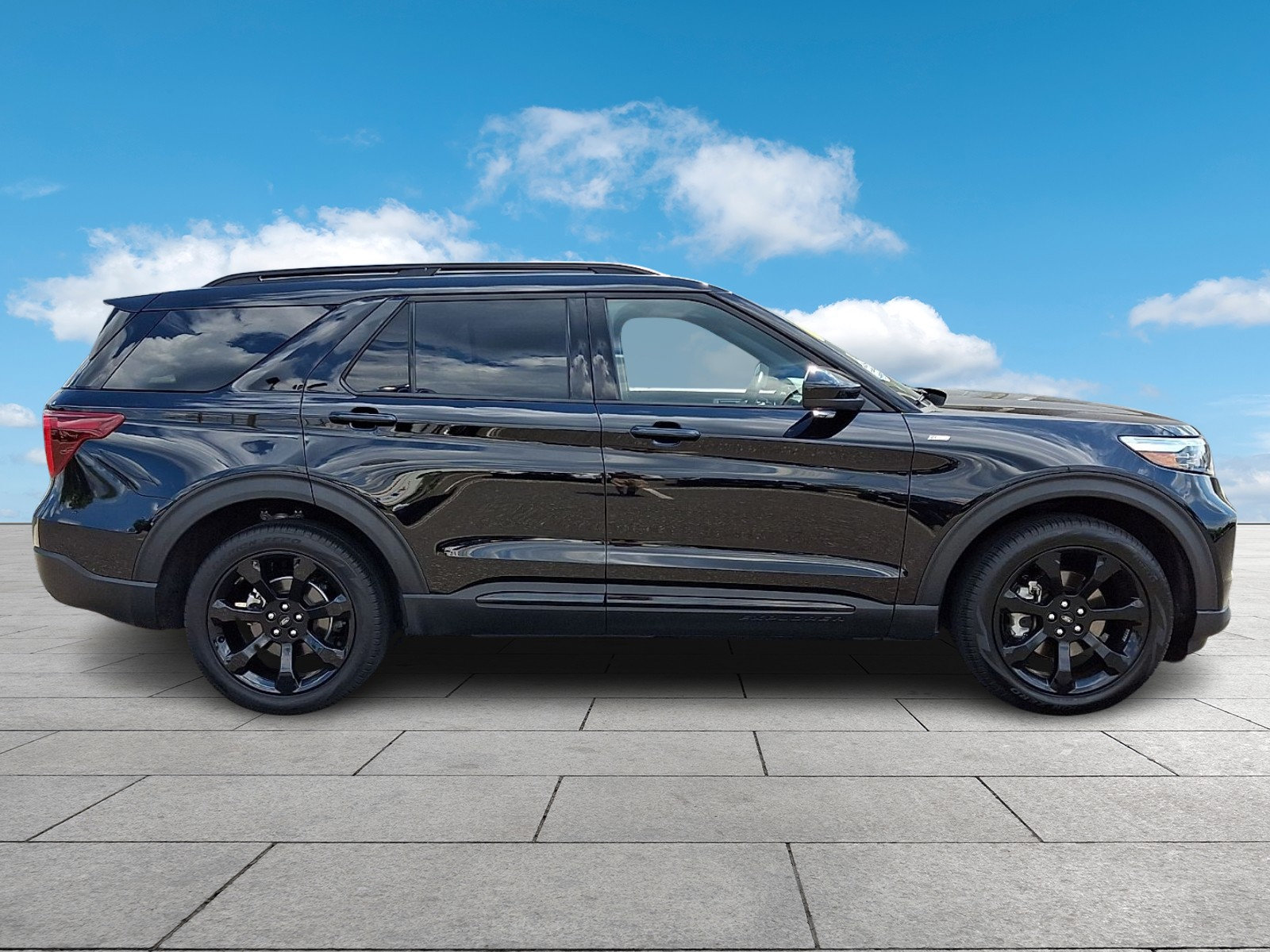 Used 2024 Ford Explorer ST-Line w/ Class IV Trailer Tow Package AWD/4WD image 7
