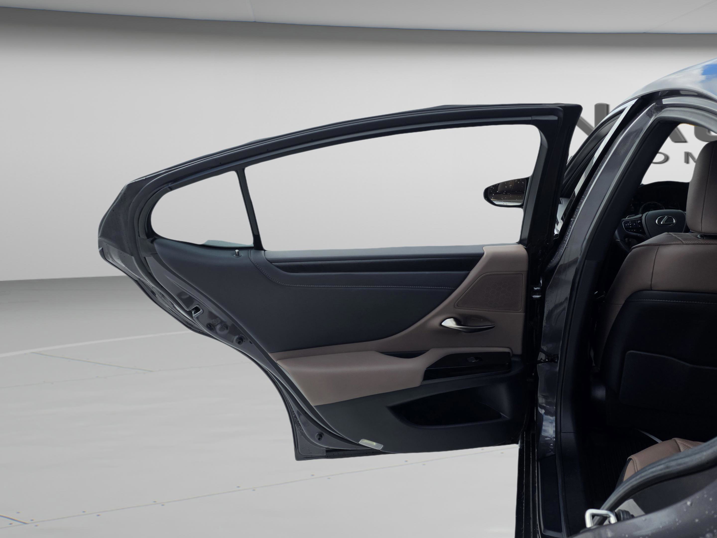 Certified 2024 Lexus ES 300h ES 300h Luxury w/ Technology Package image 19