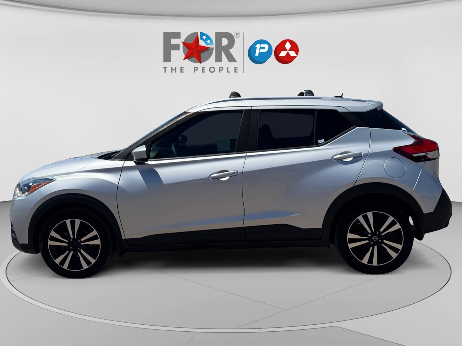 Used 2019 Nissan Kicks SV w/ Exterior Package FWD image 2