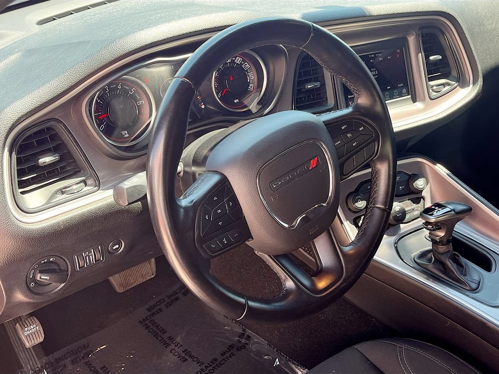 Used 2022 Dodge Challenger SXT RWD image 11