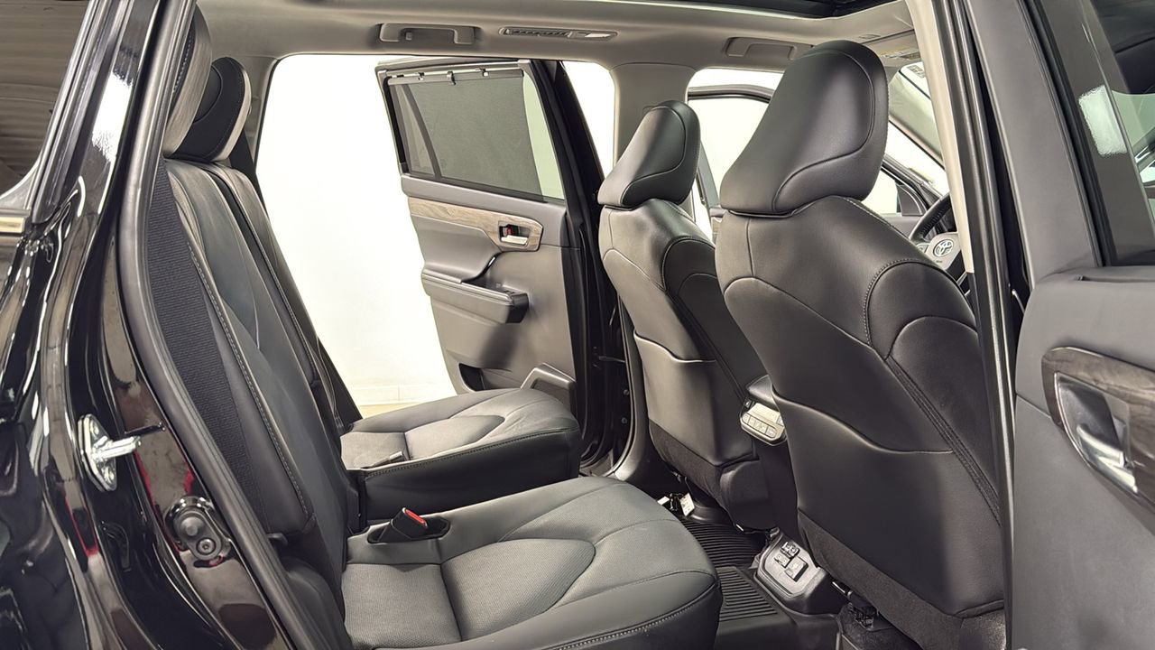 Certified 2026 Toyota Highlander Platinum image 18