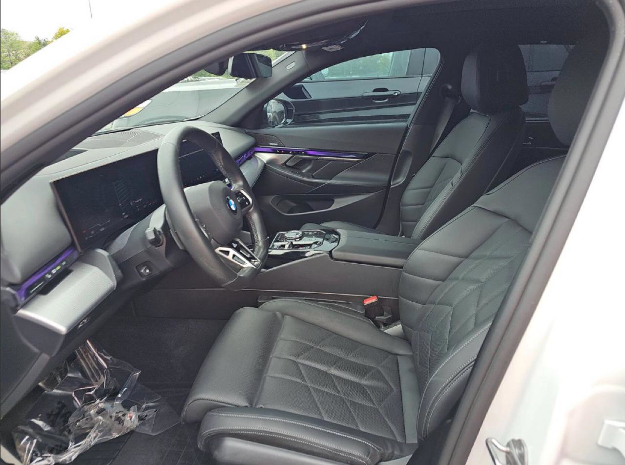 Used 2024 BMW 540i xDrive w/ Executive Package AWD/4WD image 8