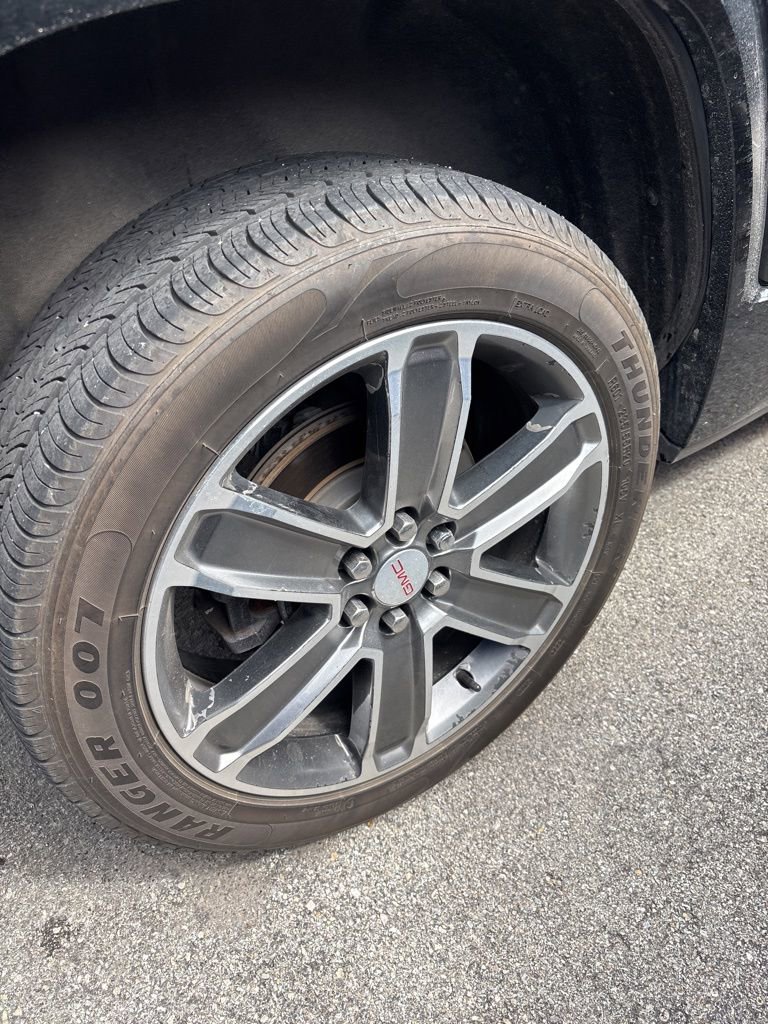 Used 2017 GMC Acadia Denali w/ Technology Package AWD/4WD image 11