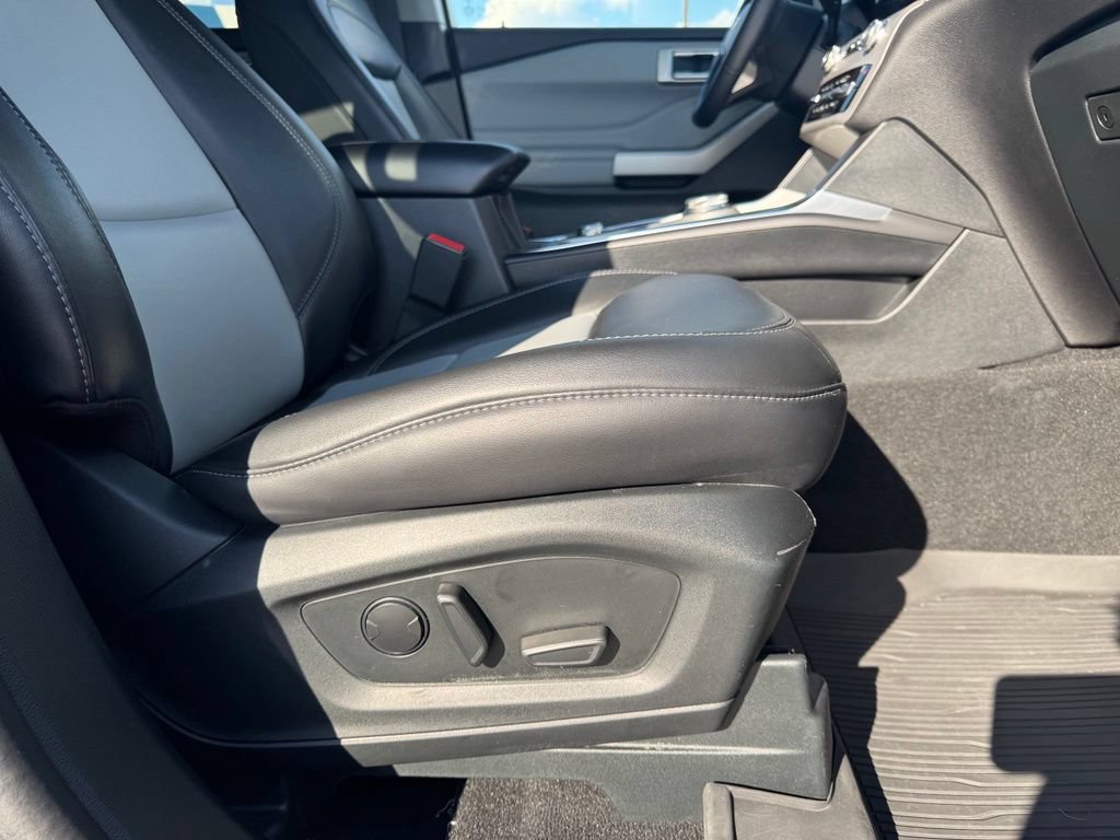 Certified 2023 Ford Explorer XLT w/ Equipment Group 202A AWD/4WD image 18