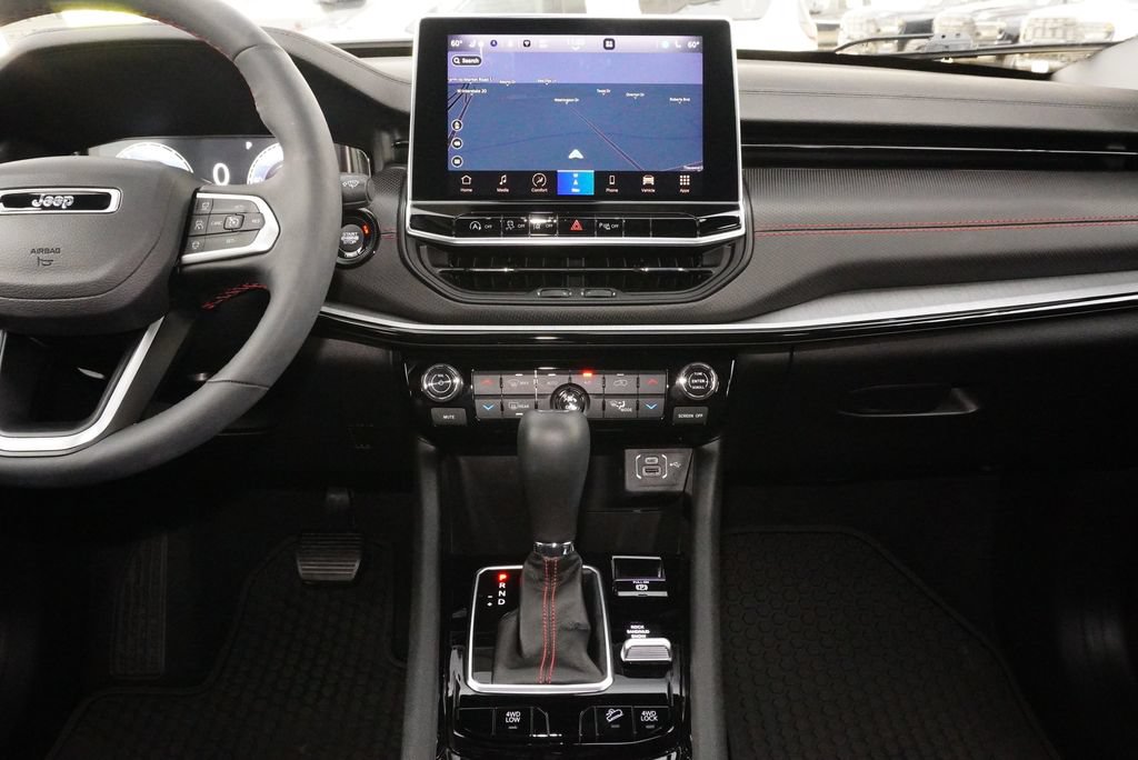 Used 2025 Jeep Compass Trailhawk w/ Trailhawk Elite Group AWD/4WD image 16