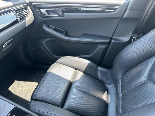 Used 2024 Porsche Macan AWD/4WD image 27