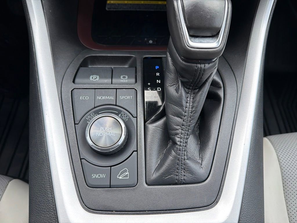 Used 2021 Toyota RAV4 Limited AWD/4WD image 32