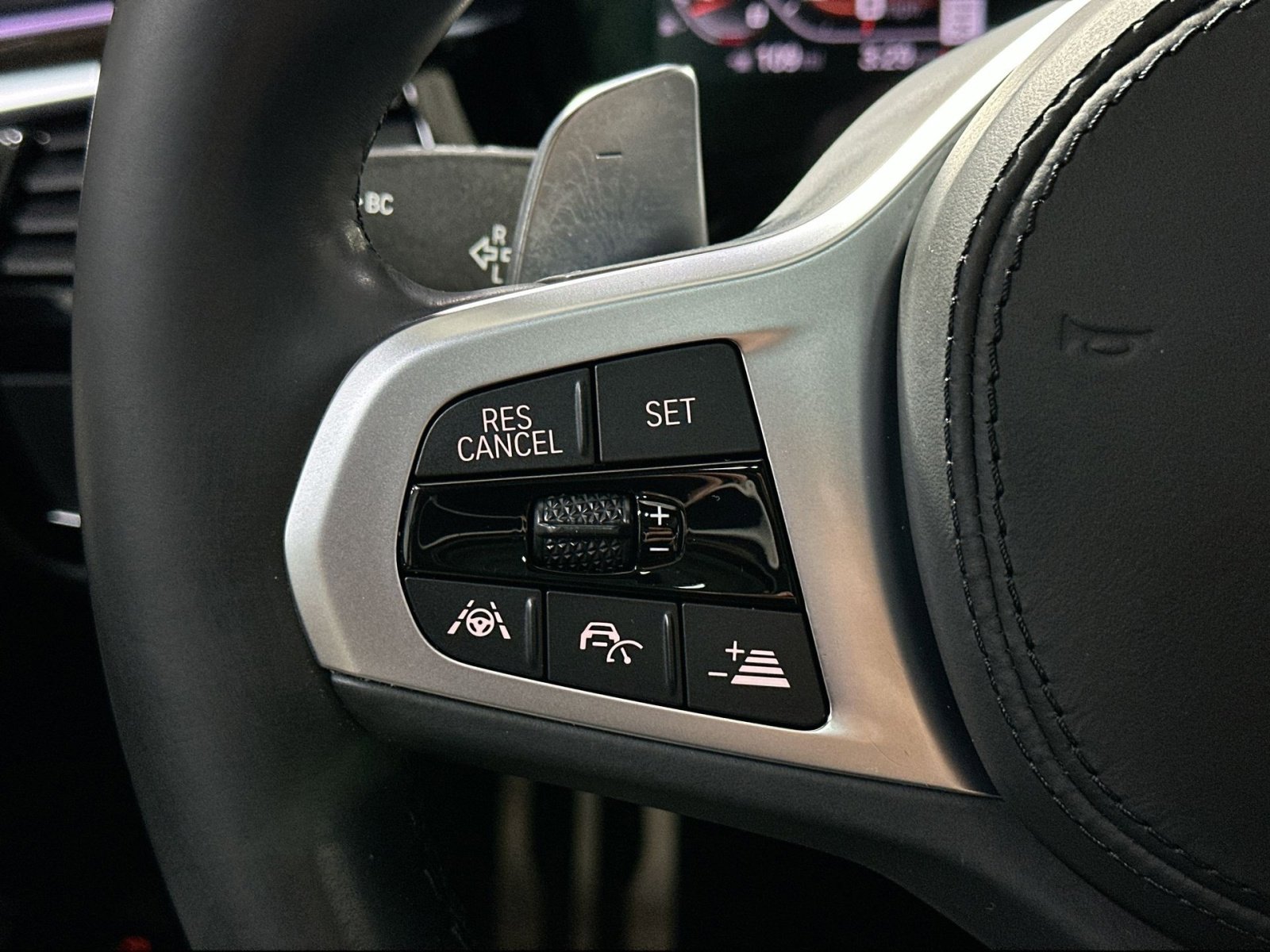 Used 2020 BMW M550i xDrive image 22