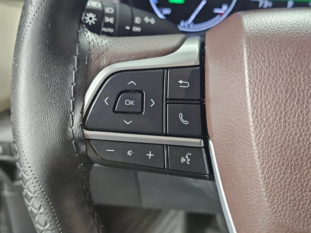 Used 2022 Toyota Sienna Platinum AWD/4WD image 26