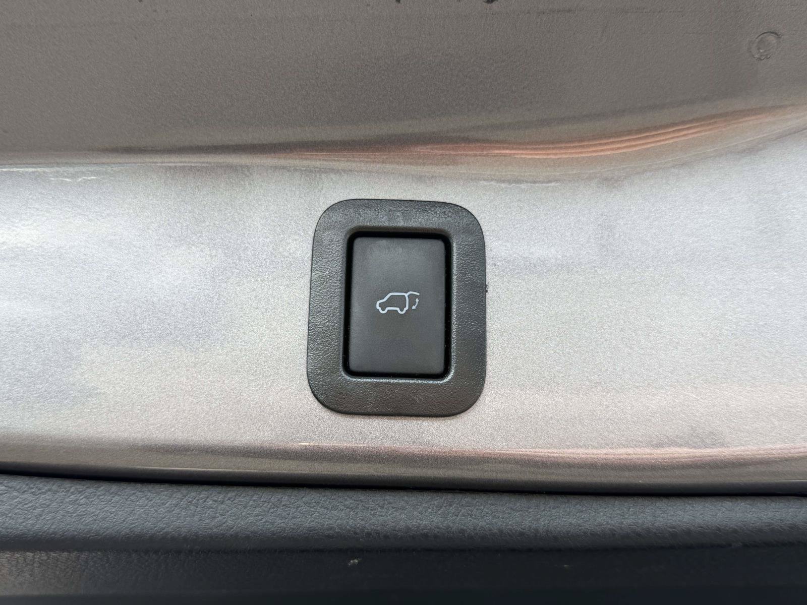 Used 2019 Toyota Highlander XLE AWD/4WD image 8